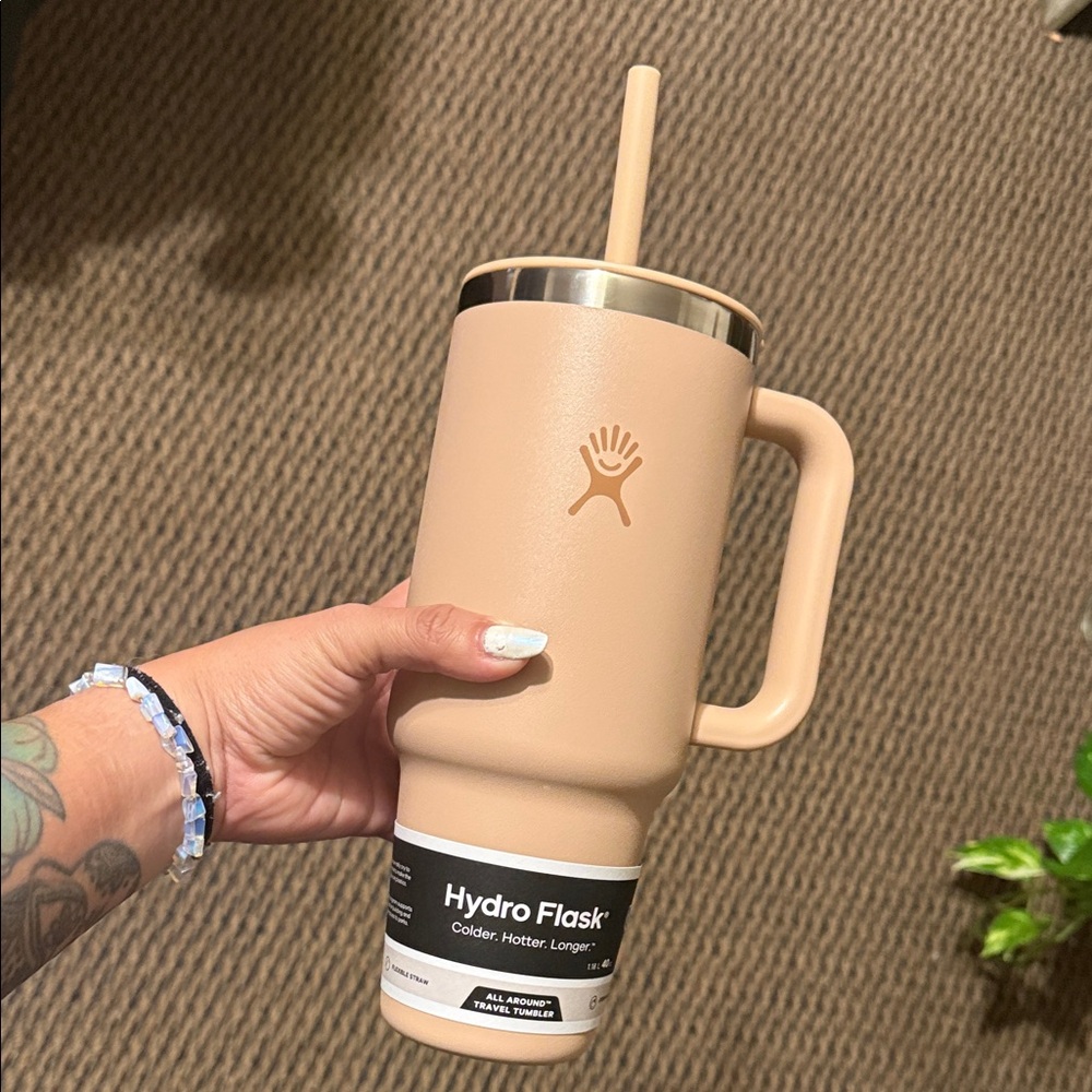 Hydro Flask Tan Tumbler with Handle and Straw